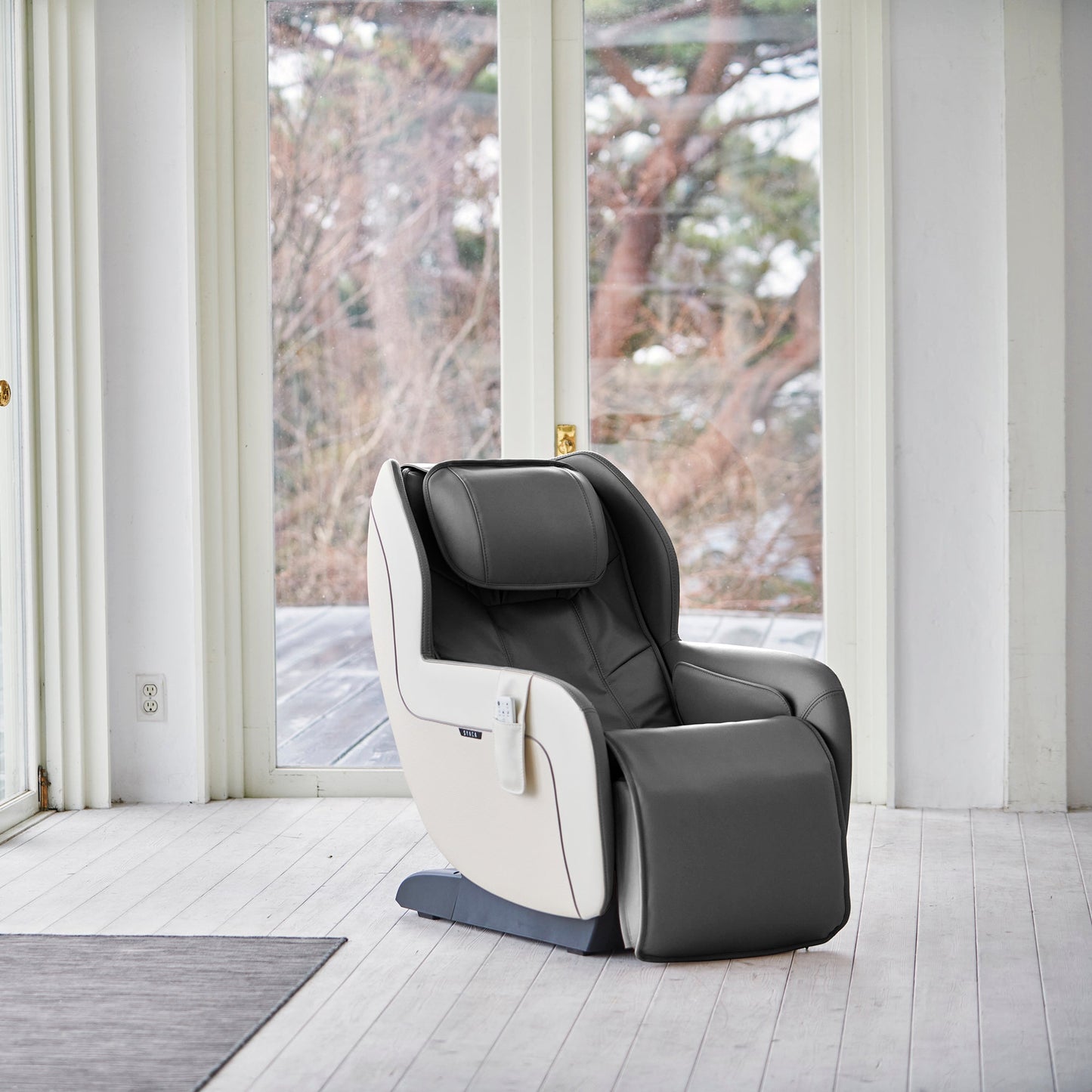 Title: Synca CirC Plus Zero Gravity SL Track Massage Chair